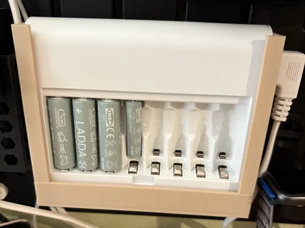 Support chargeur de piles Ikea Tjugo pour Skådis