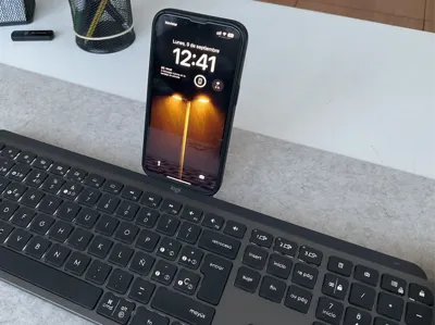 Phone holder for Logitec MXKeys