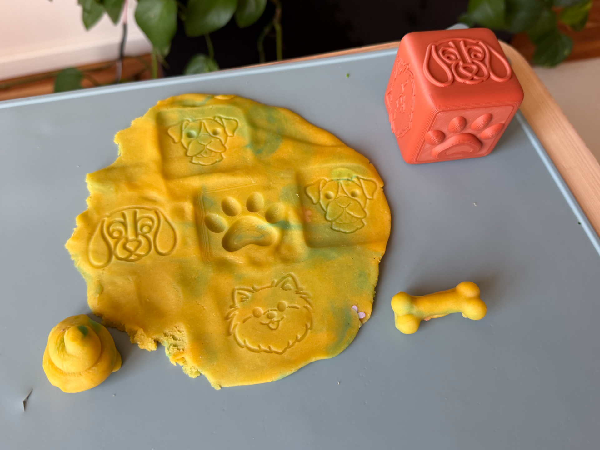 Play doh cube - dogs