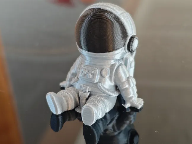 Luno the cute astronaut stargazing