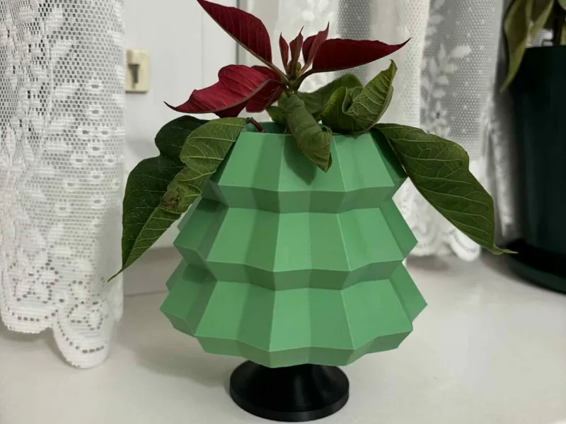 Christmas tree flowerpot - with water container