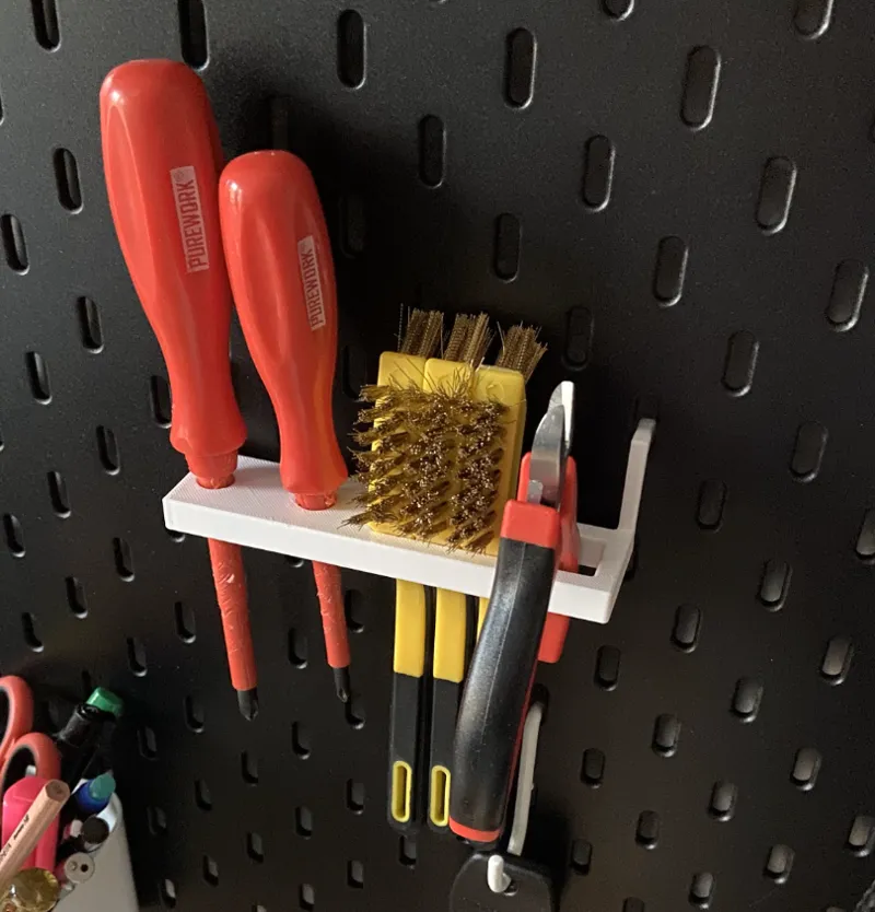 Skadis screwdriver & metal brush holder