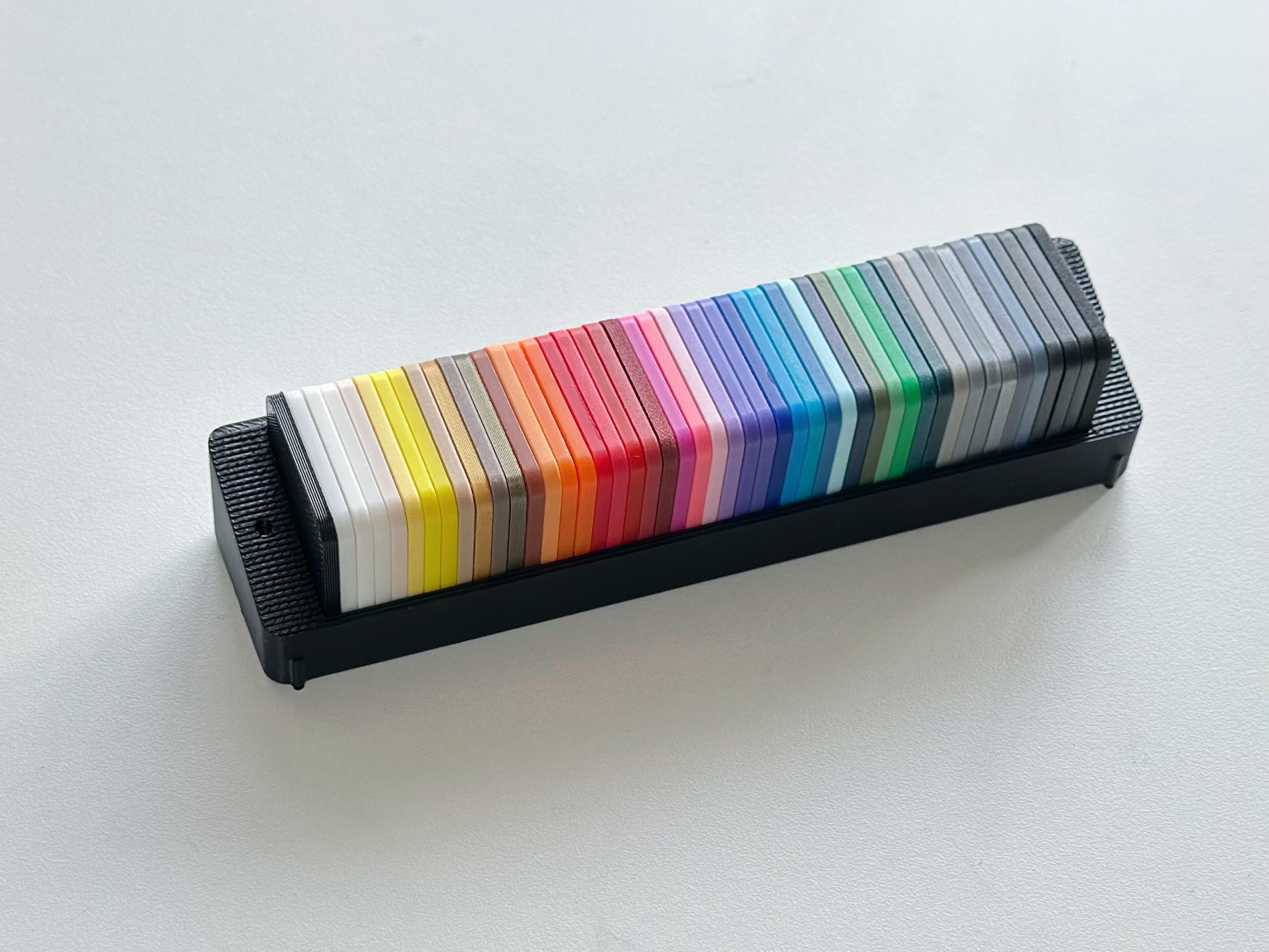 Miniatura 1 do modelo 3D 可以定制长度的耗材色卡收纳 - 附带宜家洞洞板和圆孔洞洞板挂钩