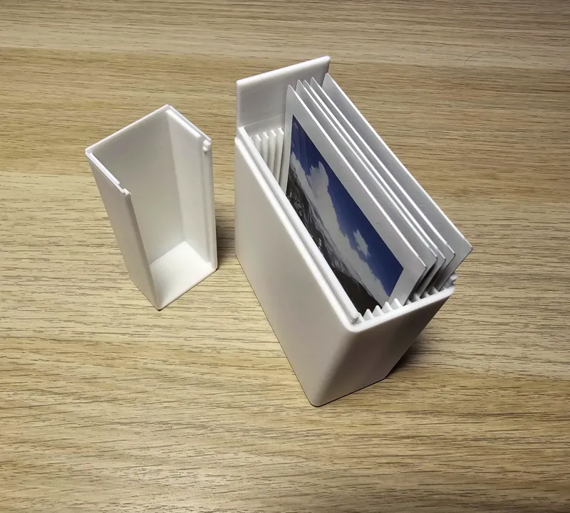Polaroid 72x86mm picture box with sliding lid 