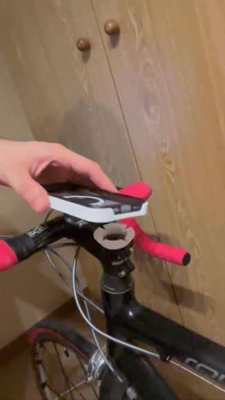 Spigen iPhone14Pro Cover Holder for Indoor Cycling