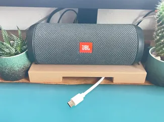 JBL Flip Essential stand with cable passthrough