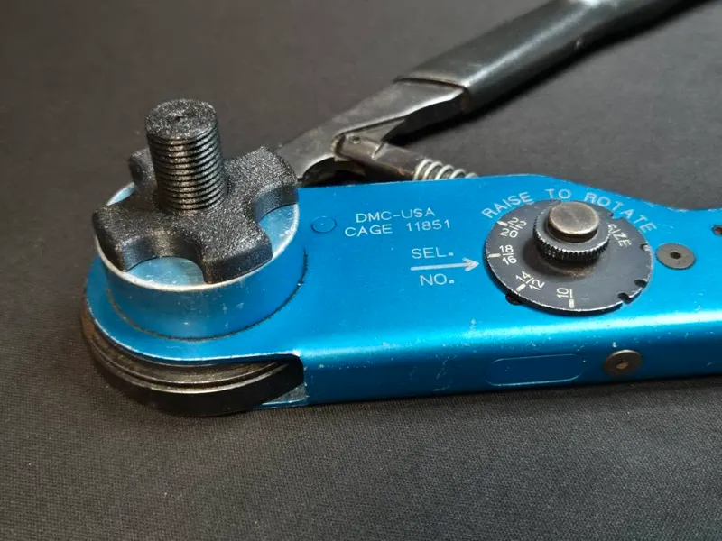 DMC Crimp Tool Adapter 