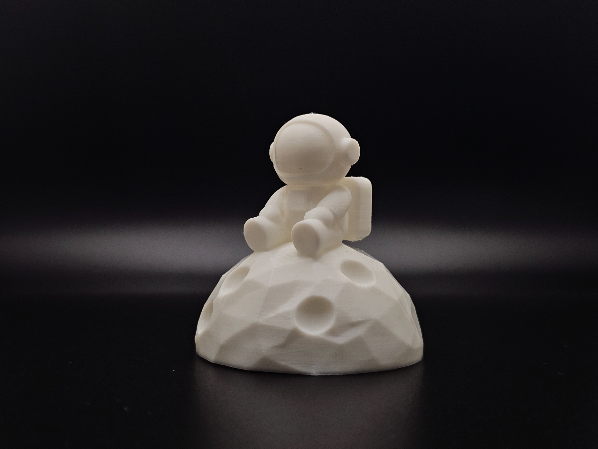 Lonely Astronaut on the Moon – Minimal Desk Figure
