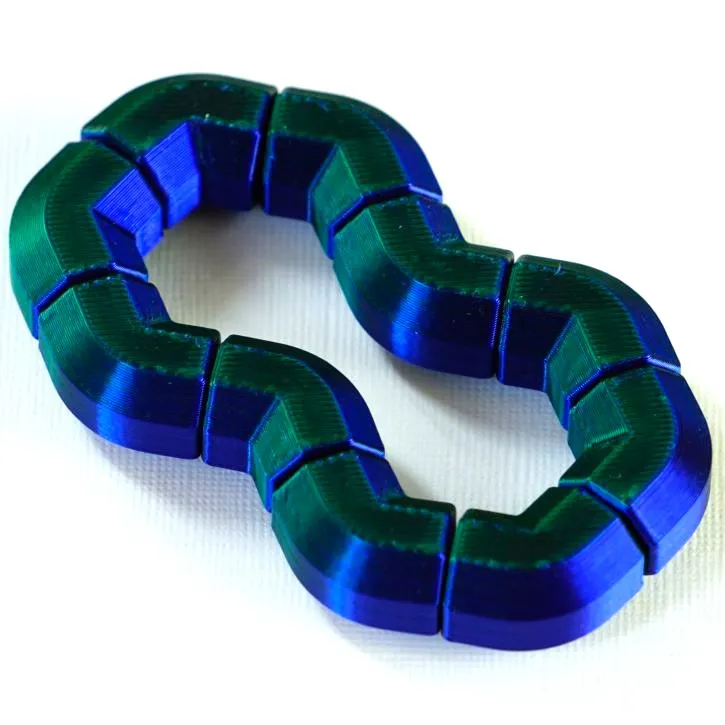 Fidget Wobble8 - two sizes view 2