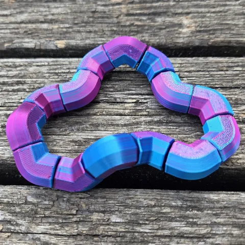 Fidget Wobble8 - two sizes view 4