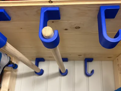 Wetsuit hanger for 28mm rod