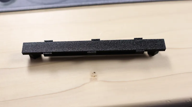 Vertical light mount for honeycomb wall