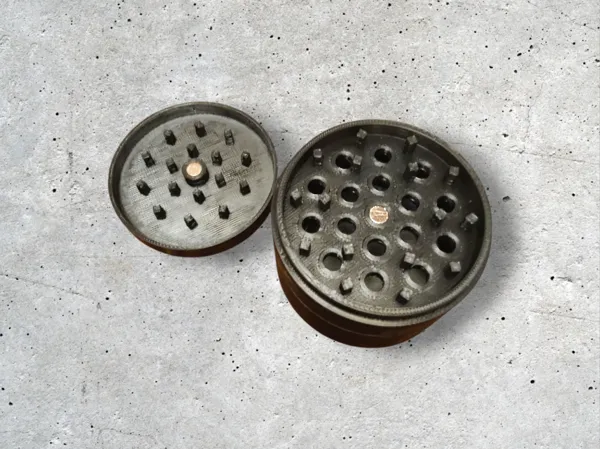 Grinder à herbes magnétique avec récupérateur