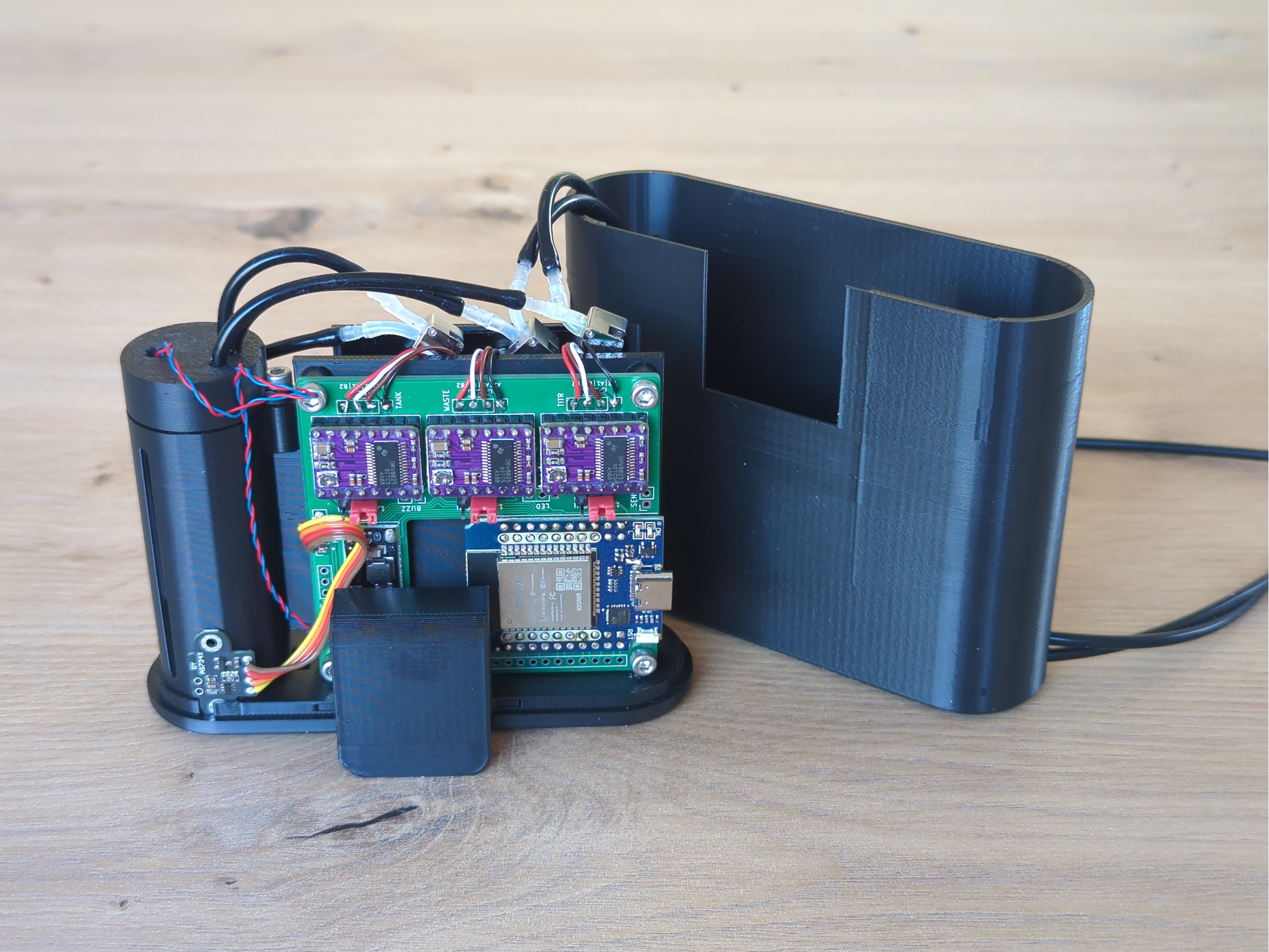 Multimate Hangon-Housing V1