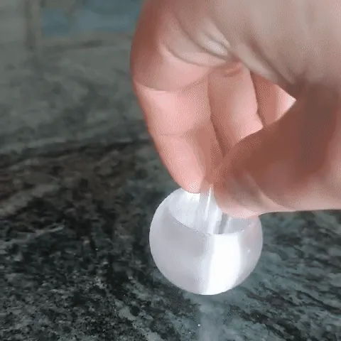 FlipTop: La Trottola Magica che Si Ribalta view 3