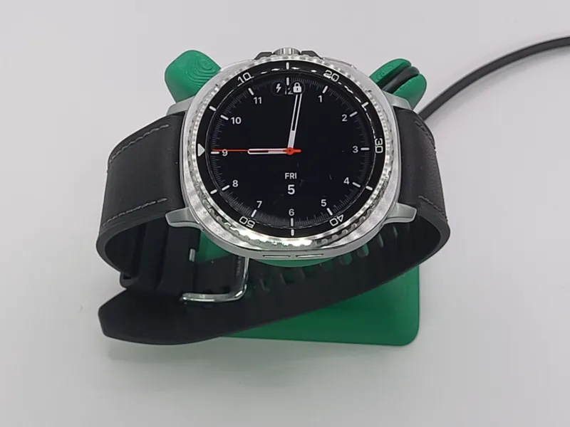 S_ Galaxy watch 8 series charging stand