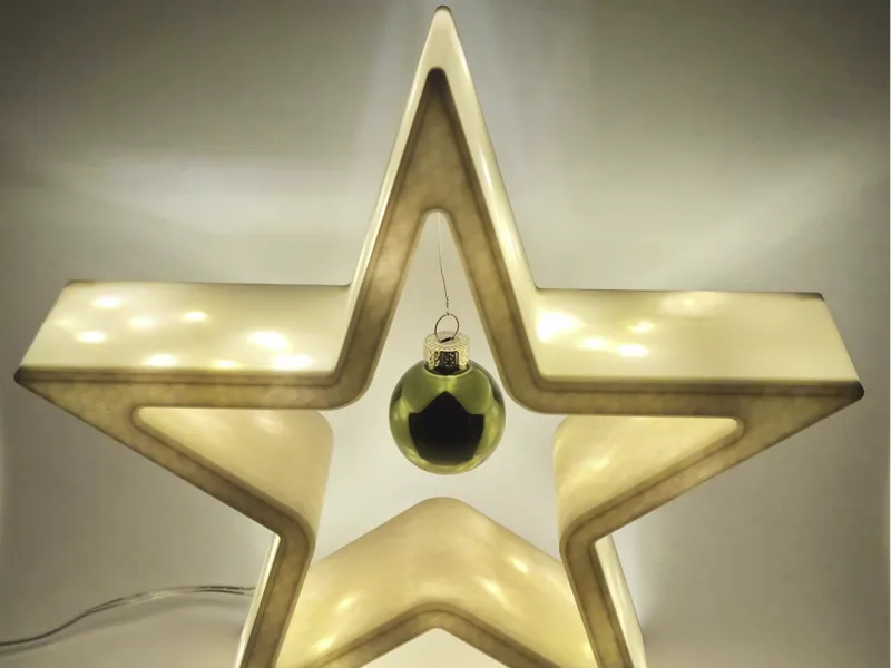 Beleuchteter Weihnachtsstern mit LED-Lichterkette