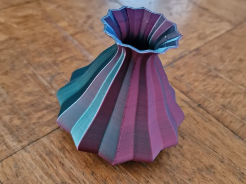 Abstract vase (2 sizes)