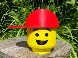 "Turn my Cap" - Süßigkeitenspender als Legokopf