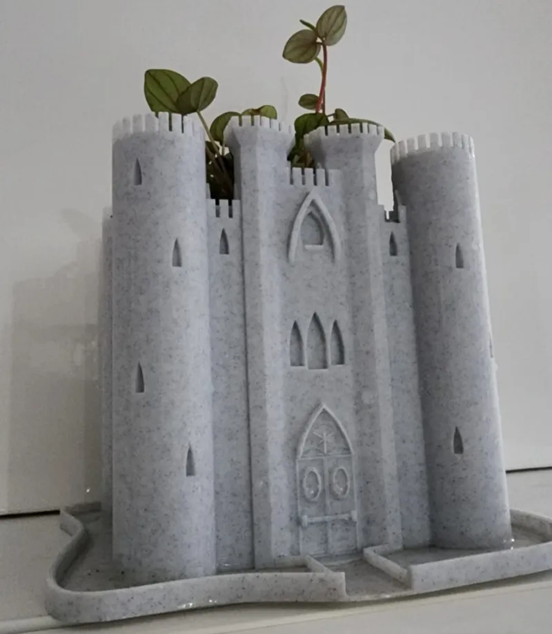 Castle planter with drainage moat