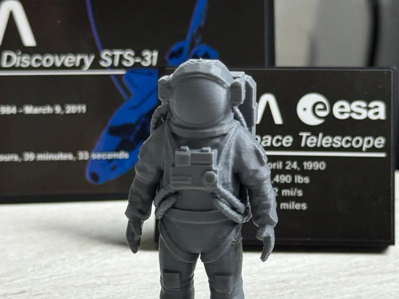 Low Poly Mini Astronaut - The Explorer