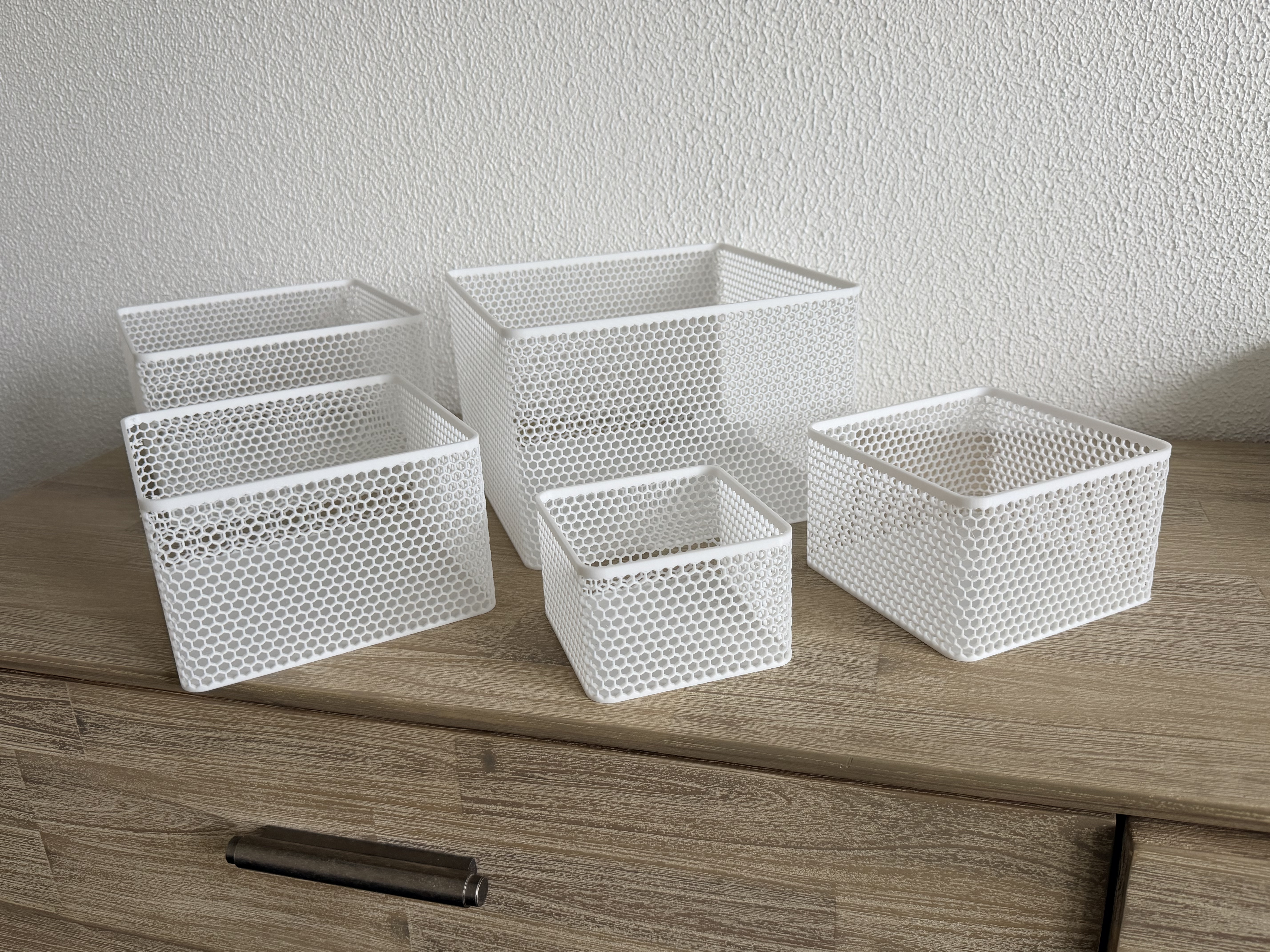 Miniatura 1 do modelo 3D Parametric Honeycomb Baskets — 12 Sizes + Custom