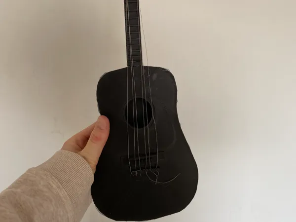 Guitare miniature jouable