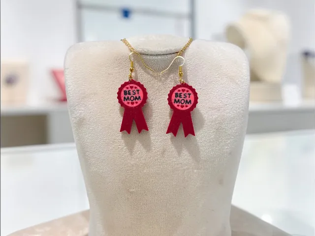Best Mom earrings