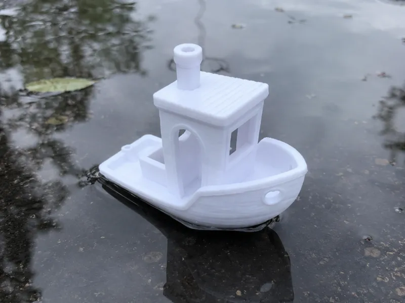 Benchy Flotante