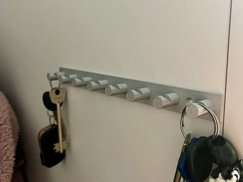 Simple 8 pcs keys holder