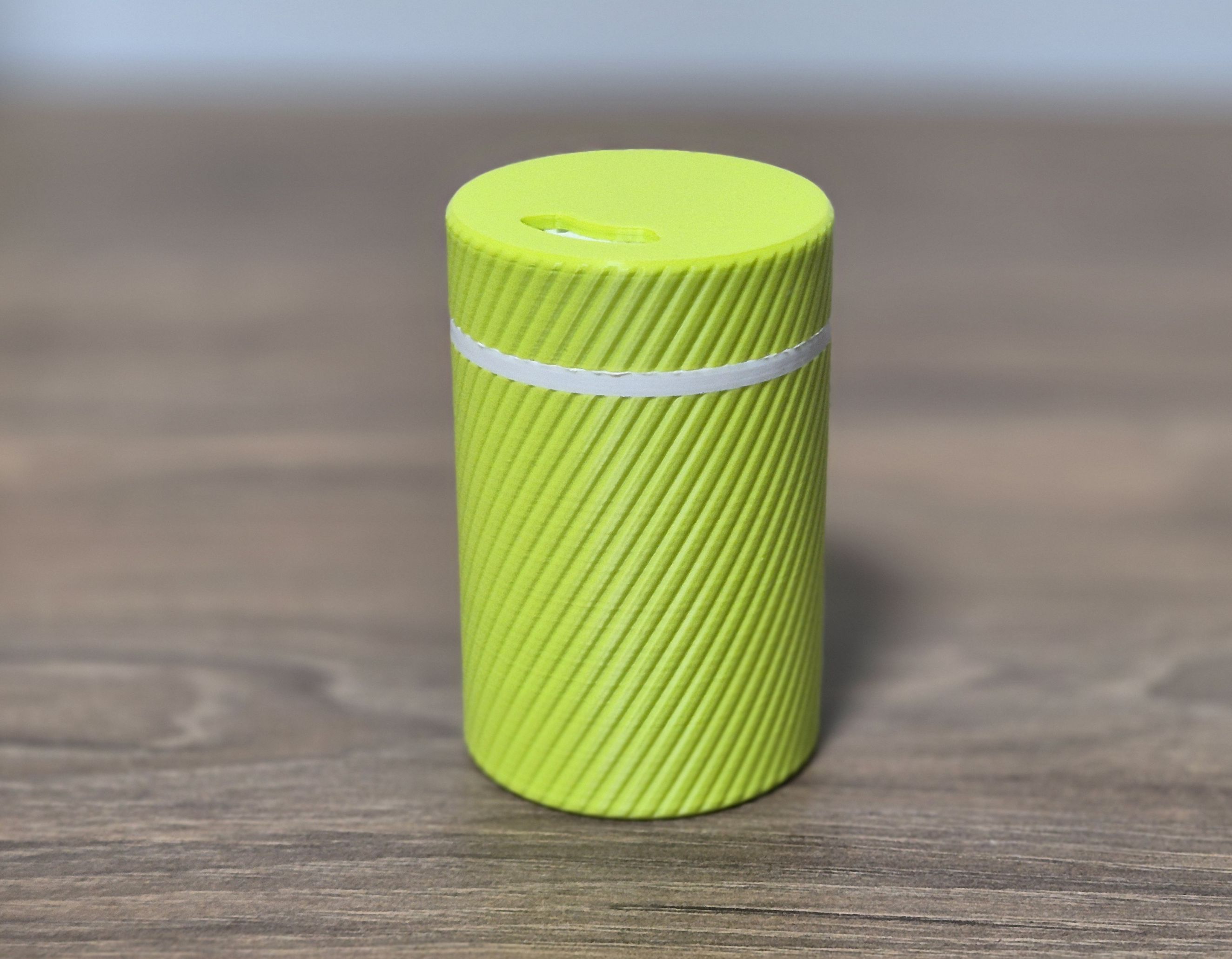 Miniatura 1 do modelo 3D Universal Salt Shaker - Compact Version