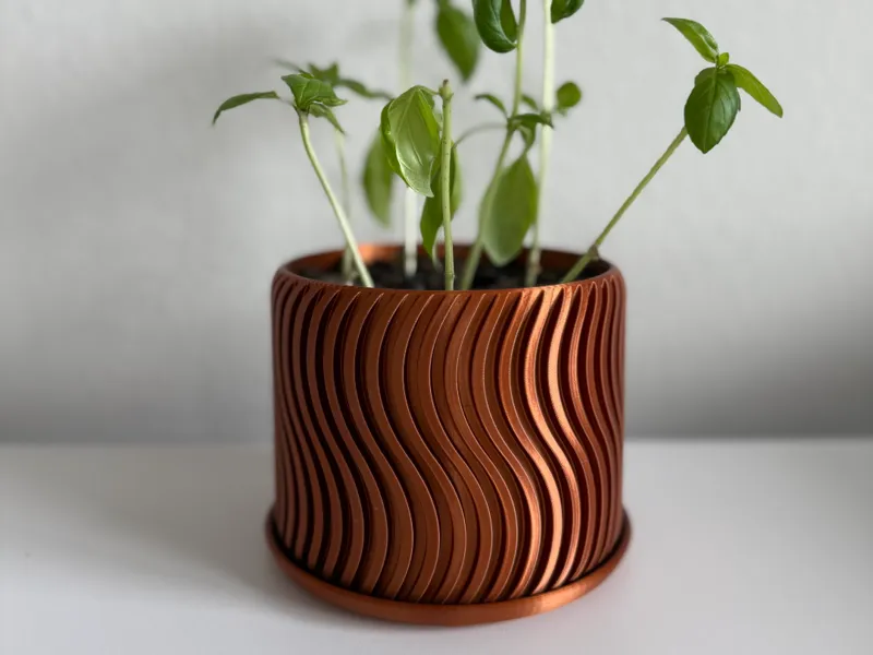 Wavy Planter with Drip Tray and Spiral Drainage