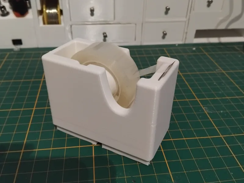 Gridfinity tape holder with cutter