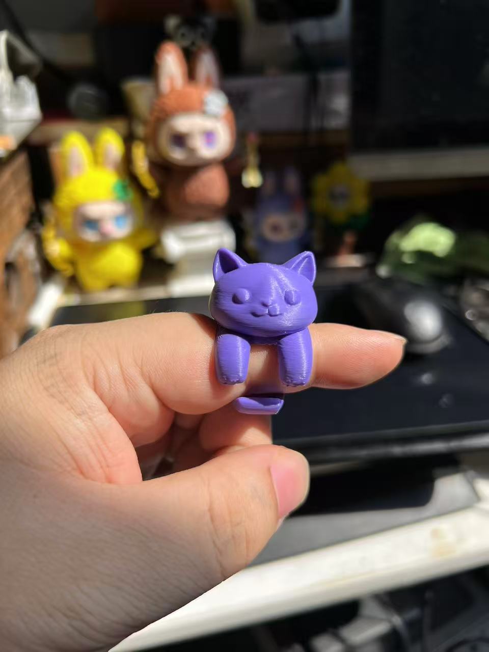 Miniatura 1 do modelo 3D “抱抱猫”潮玩戒指——爱我就请抱抱我！仅6克的小可爱！