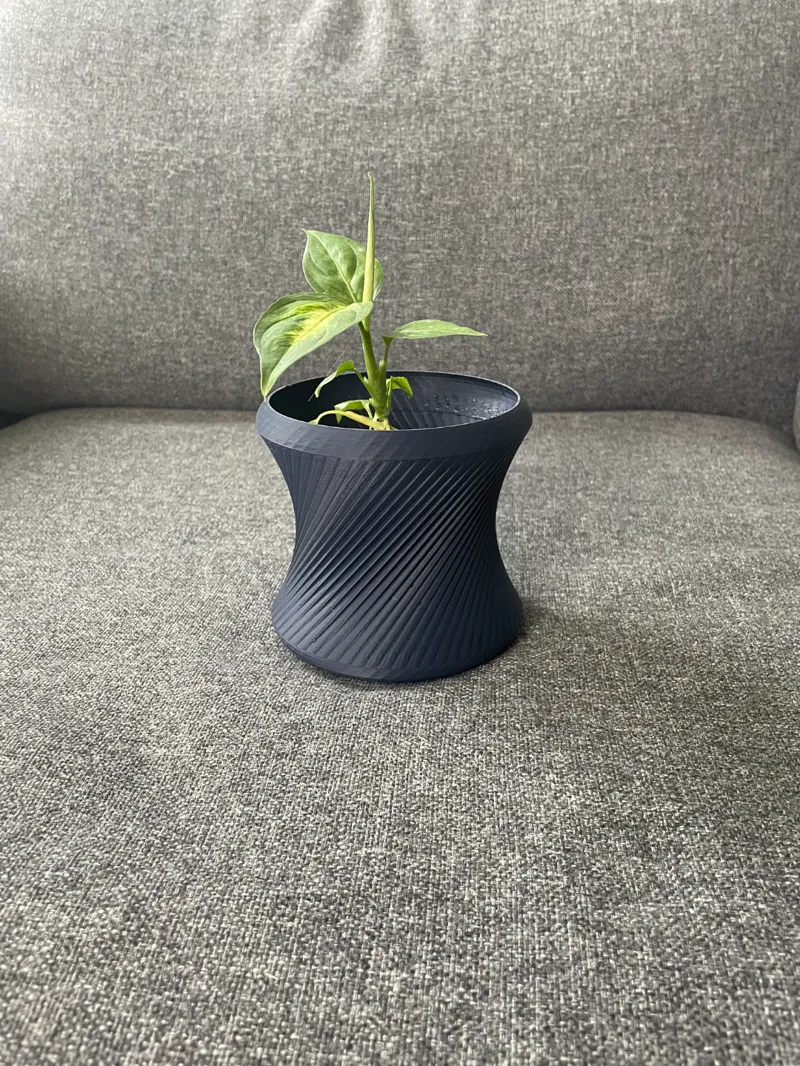 Twisted Plant Pot 