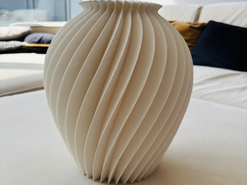 Geriffelte Vase in XL-Format