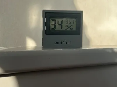 square hygrometer "conditions" stand