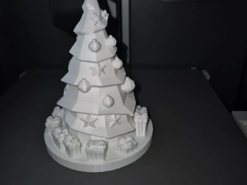 Christmas Tree with presents