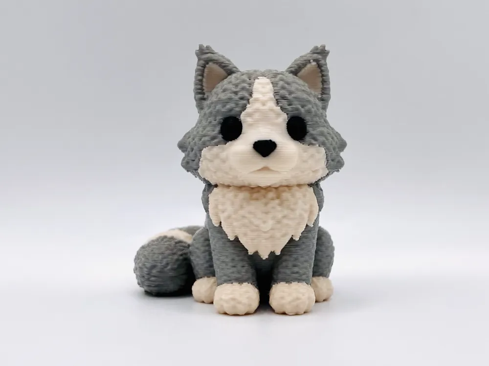 Letrero o emblema decorativo: Knitted Norwegian Forest Cat. Referencia del modelo original.