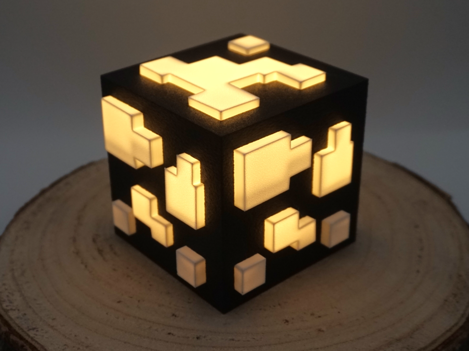 Pixelated Block Lamp (NO AMS)