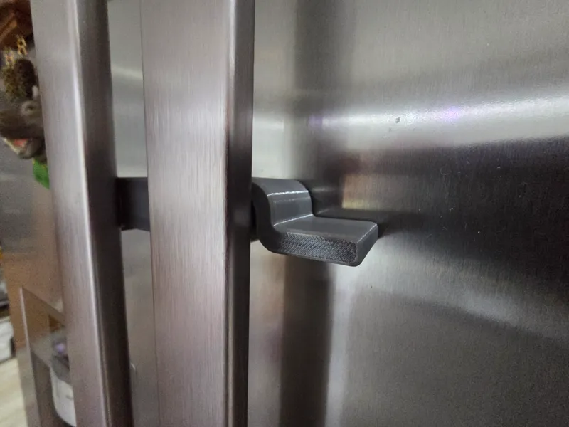 Childproof lock Samsung side-by-side fridgefreezer