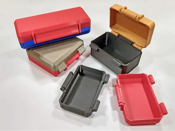 Boîtes à double charnière