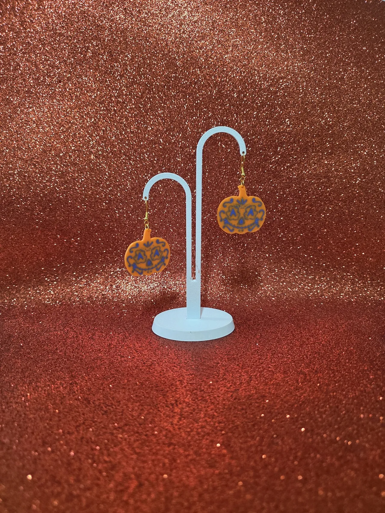 A strange pumpkin earrings view 3