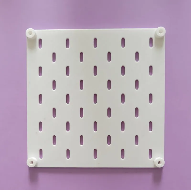 IKEA Skadis pegboard with 6mm Wall spacer / IKEA Skadis lochplatte mit 6mm Abstandhalter zur Wand
