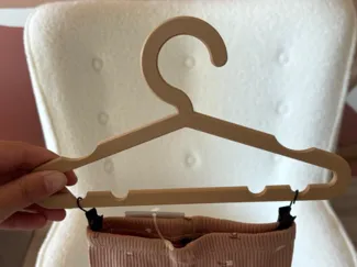 Baby Clothes Hanger with notches v2