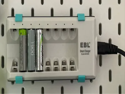 Skadis 8 slots EBL charger