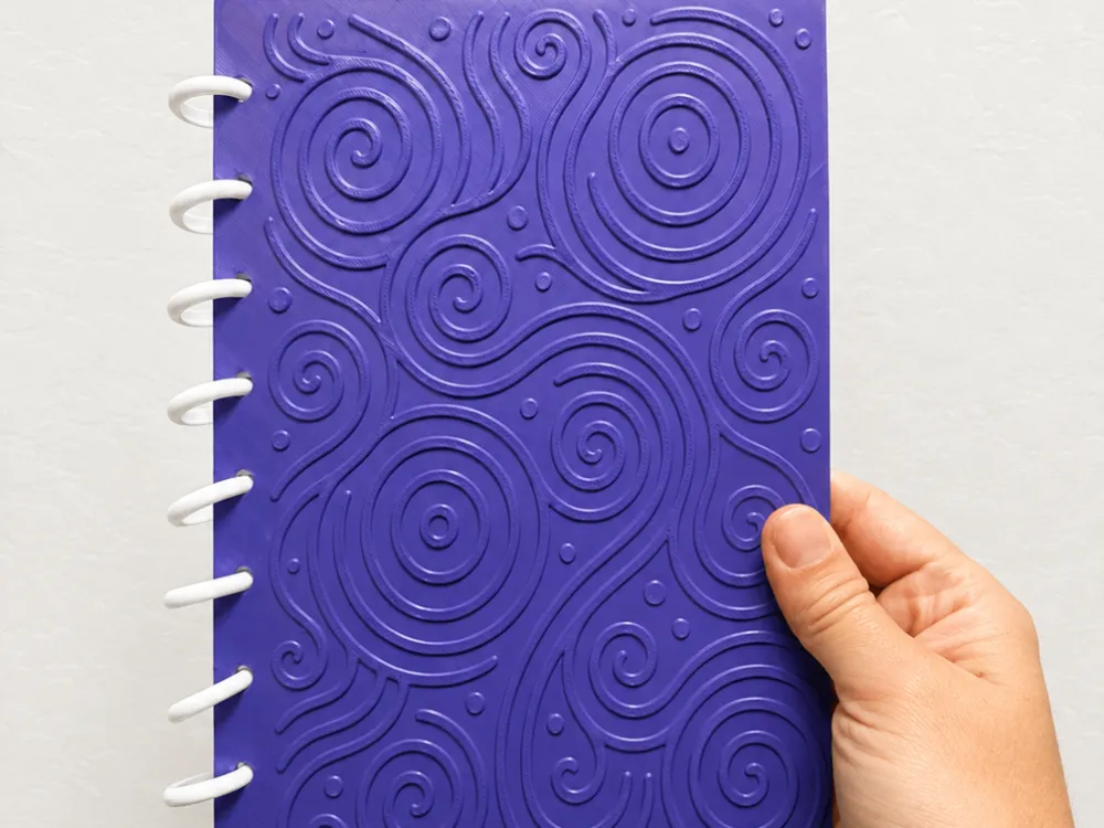 Letrero o emblema decorativo: Modern Swirl A5 Notebook | Textured Disc-Bound. Referencia del modelo original.