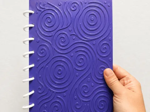 Letrero o emblema decorativo: Modern Swirl A5 Notebook | Textured Disc-Bound — referencia de MakerWorld