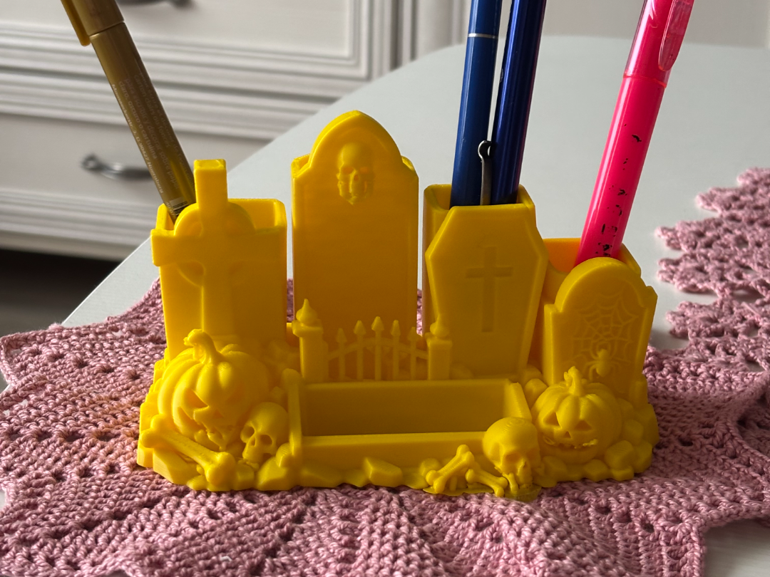 Graveyard Pen Holder - Halloween Organiser 3D model