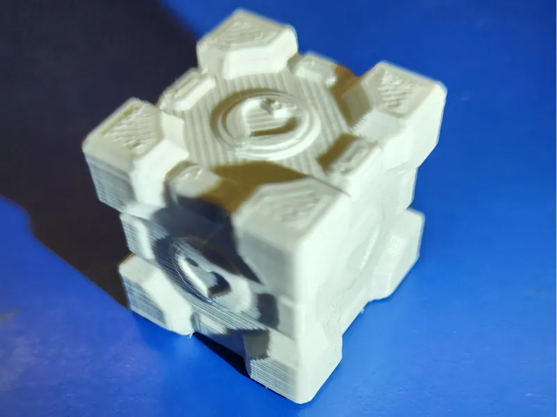 Companion Cube with FLAT bottom